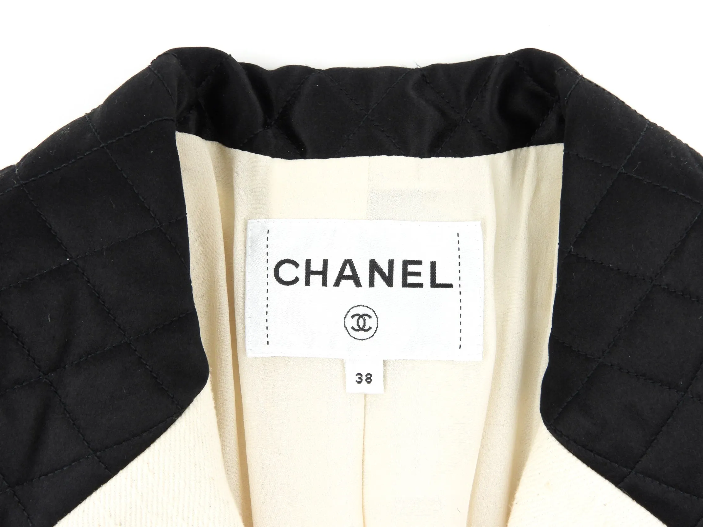 Chanel 21S Ecru Cotton Jacket with Elegant Silk Satin Bow Accents - Size FR38