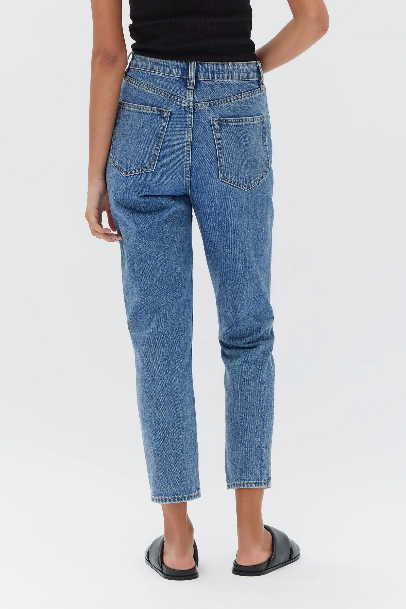 Signature Slim Jean